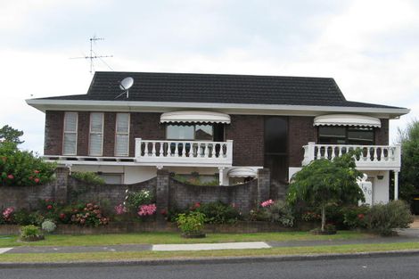 Photo of property in 1/180 Stapleford Crescent, Browns Bay, Auckland, 0630