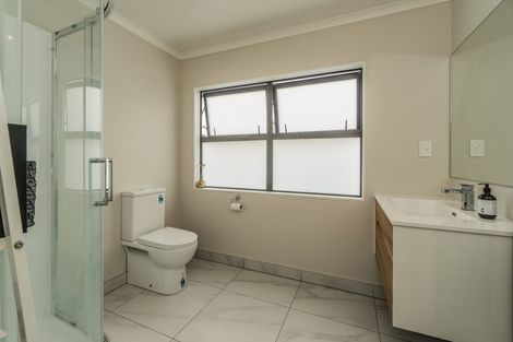 Photo of property in 8c Lumbarda Drive, Kumeu, 0810