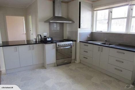 Photo of property in 79 Awaroa Road, Sunnyvale, Auckland, 0612