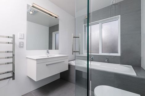 Photo of property in 117 Karepiro Drive, Stanmore Bay, Whangaparaoa, 0932