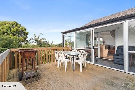 Photo of property in 11 Landsdale Place, Massey, Auckland, 0614