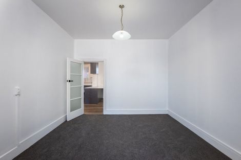 Photo of property in Devonport Apartments, 21/127 Saint Aubyn Street, New Plymouth, 4310