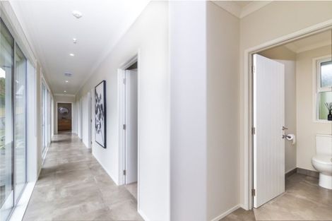 Photo of property in 1 Peregrine Place, Kinloch, Taupo, 3377