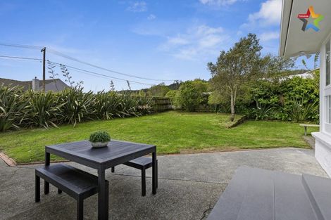 Photo of property in 347 Stokes Valley Road, Stokes Valley, Lower Hutt, 5019