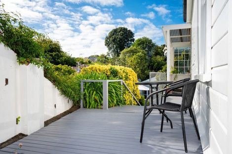 Photo of property in 6 Cameron Road, Bluff Hill, Napier, 4110