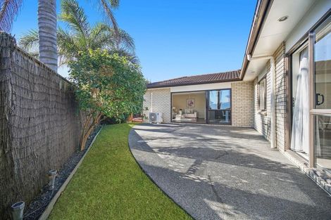 Photo of property in 12 Breon Place, Flat Bush, Auckland, 2016