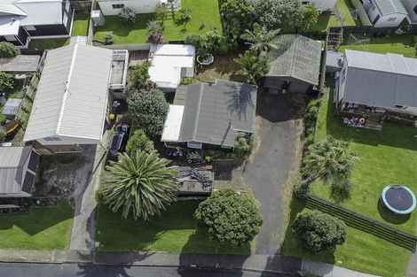 Photo of property in 1/3 Clarks Beach Road, Clarks Beach, 2122