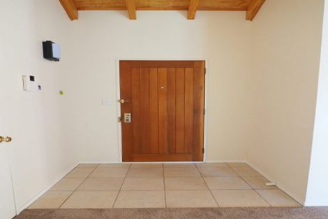 Photo of property in 9 Graven Court, Henderson, Auckland, 0612