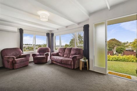 Photo of property in 2/58 Girrahween Drive, Totara Vale, Auckland, 0629