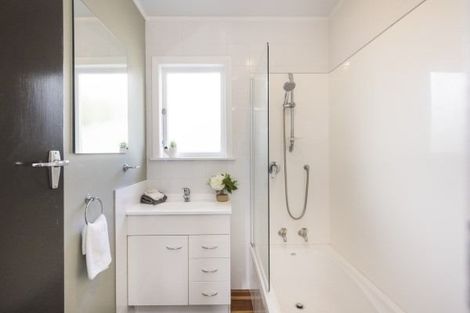 Photo of property in 10 Catlins Crescent, Milson, Palmerston North, 4414