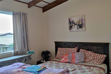 Photo of property in 40 Eyre Street, Henderson, Auckland, 0612