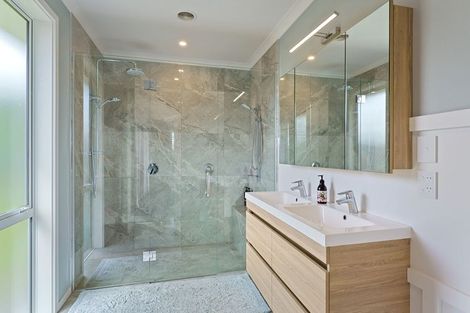 Photo of property in 6 Arapipi Way, Peka Peka, Waikanae, 5391