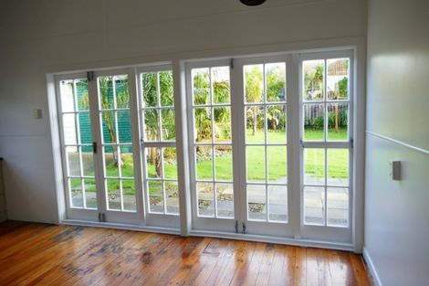 Photo of property in 44 Lynwood Road, New Lynn, Auckland, 0600