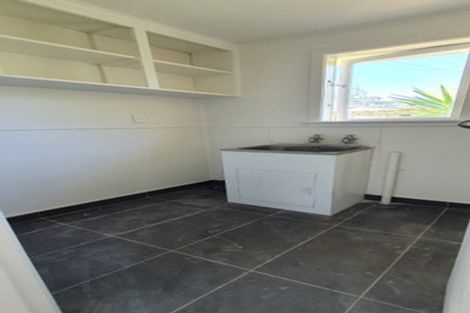Photo of property in 82 Dundale Avenue, Blockhouse Bay, Auckland, 0600