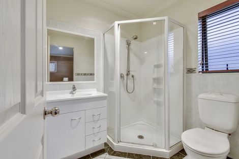 Photo of property in 70 Mt Lebanon Crescent, The Gardens, Auckland, 2105