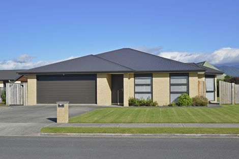Photo of property in 19 Feist Street, Carterton, 5713