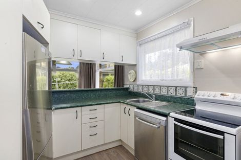 Photo of property in 5 Norana Road, Maoribank, Upper Hutt, 5018