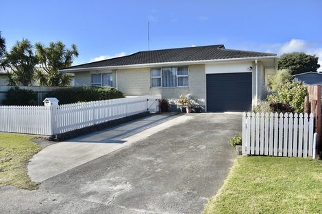 Photo of property in 38 Norfolk Crescent, Otaki Beach, Otaki, 5512