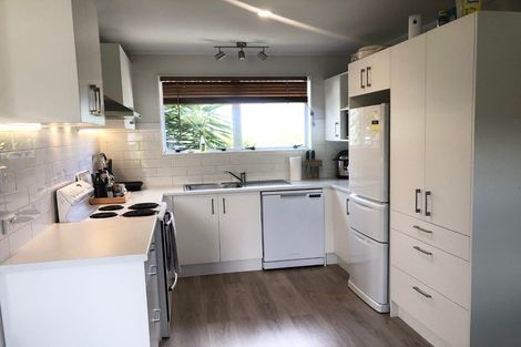 Photo of property in 2/46 Granville Drive, Massey, Auckland, 0614