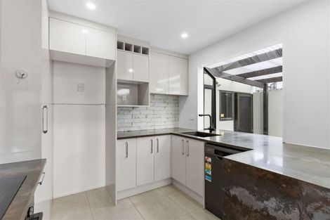 Photo of property in 1/11 Bronzewing Terrace, Unsworth Heights, Auckland, 0632