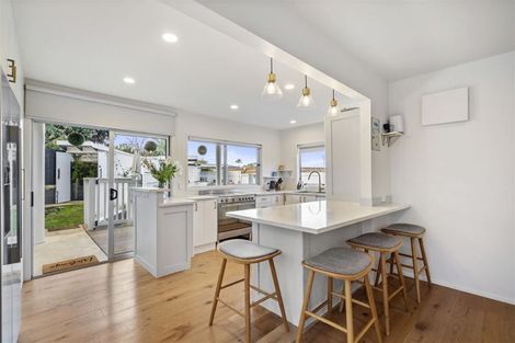 Photo of property in 1/306 Beach Road, Campbells Bay, Auckland, 0630