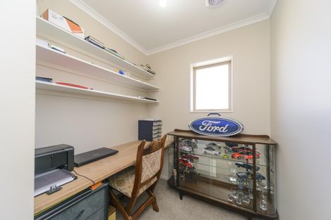 Photo of property in 11 Chestnut Close, Kelvin Grove, Palmerston North, 4414