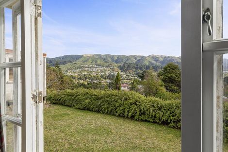 Photo of property in 34 Raroa Terrace, Tawa, Wellington, 5028