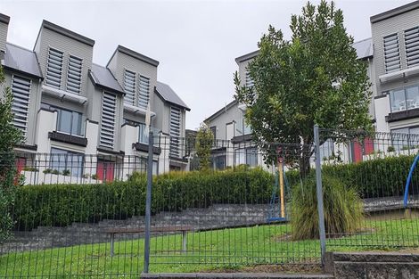 Photo of property in 2/10 Silver Moon Road, Albany Heights, Auckland, 0632