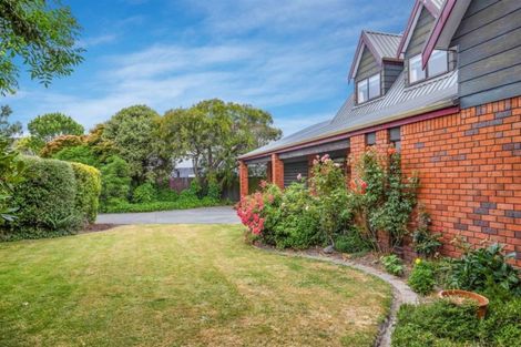 Photo of property in 100 Regency Crescent, Redwood, Christchurch, 8051