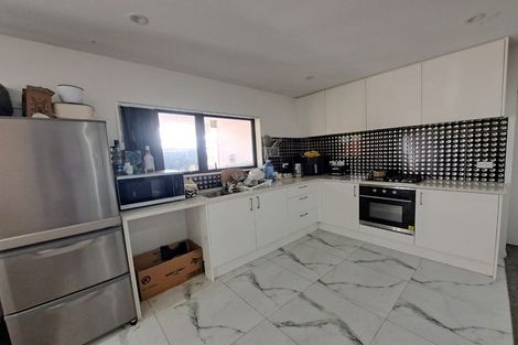 Photo of property in 18 Brunner Road, Glen Eden, Auckland, 0602