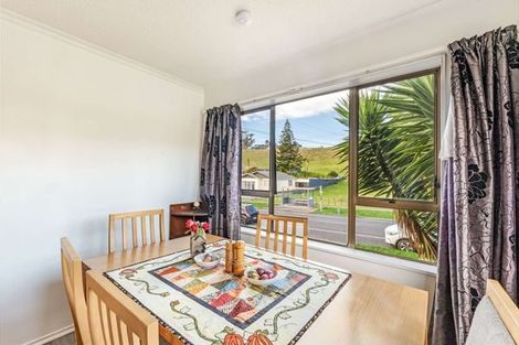 Photo of property in 84 Pioneer Road, Moturoa, New Plymouth, 4310