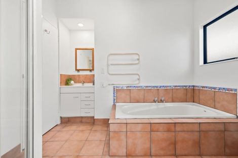 Photo of property in 2/402 Cambridge Terrace, Naenae, Lower Hutt, 5011