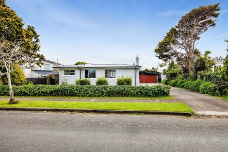 Photo of property in 16 Dives Avenue, Hawera, 4610