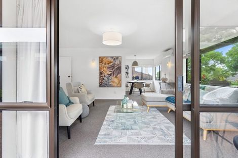 Photo of property in 2/98 Mirrabooka Avenue, Botany Downs, Auckland, 2010