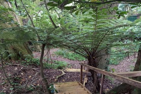 Photo of property in 35 Glenfern Road, Mellons Bay, Auckland, 2014