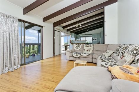 Photo of property in 449 Glenfield Road, Glenfield, Auckland, 0629