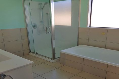 Photo of property in 20 Roto View, One Tree Point, 0118