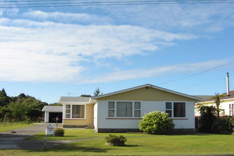 Photo of property in 77 Brougham Street, Westport, 7825