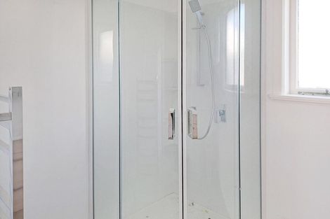 Photo of property in 2 Vera Road, Te Atatu South, Auckland, 0610