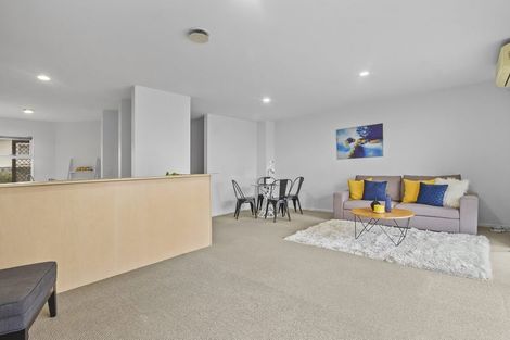 Photo of property in 2/23 Charlenne Close, Ranui, Auckland, 0612