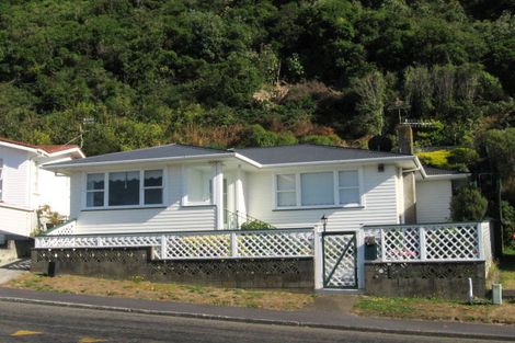 Photo of property in 42 Priscilla Crescent, Kingston, Wellington, 6021