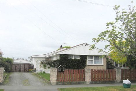 Photo of property in 32 Liverton Crescent, Bishopdale, Christchurch, 8053