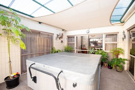 Photo of property in 6 Pinnock Place, Ngatea, 3503