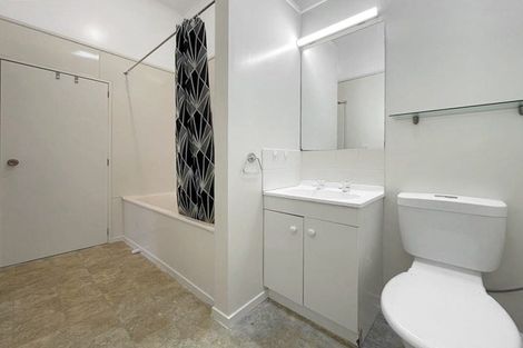Photo of property in 16 Lawrence Street, Newtown, Wellington, 6021
