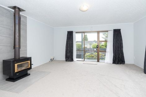 Photo of property in 2 Millar Place, Nawton, Hamilton, 3200