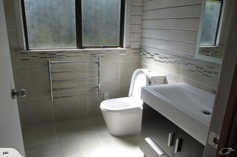 Photo of property in 2/694 East Coast Road, Pinehill, Auckland, 0632