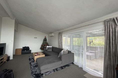 Photo of property in 26 Totaravale Drive, Totara Vale, Auckland, 0629