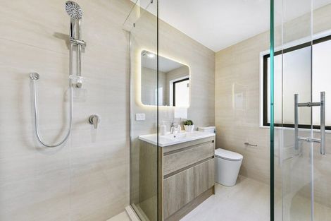 Photo of property in 63 Mcindoe Road, Kumeu, 0810