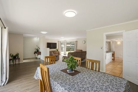 Photo of property in 7 Glengowan Place, Conifer Grove, Takanini, 2112