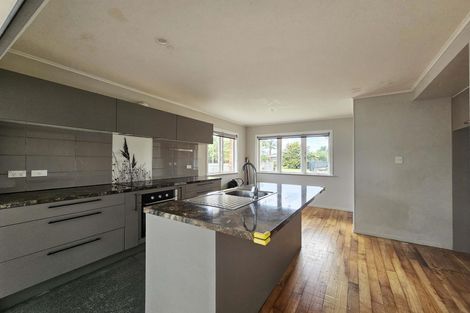 Photo of property in 11 Salas Place, Papakura, 2110